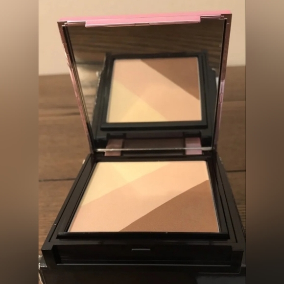 New Avon Super Flip Color Kit w/ Mirror 9 Eyeshadows Bronzer,Blush, Powder - Picture 2 of 4